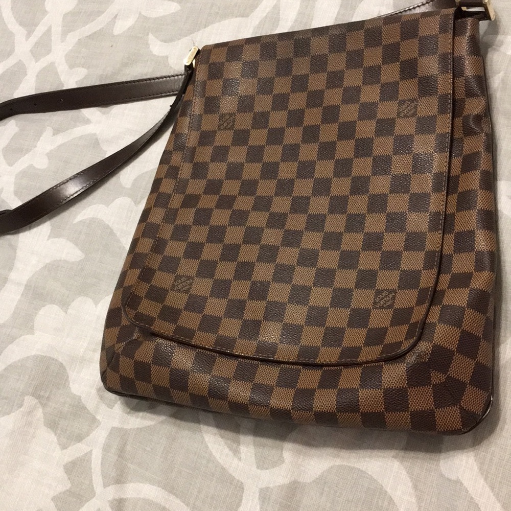 Authentic LV Damier messenger bag (Sold)